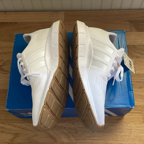 Adidas Swift Run US 8.5 - Picture 3 of 5